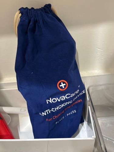 Customer photo review of NovaCare™ · Le seul dispositif anti-étouffement à bouton unique au monde