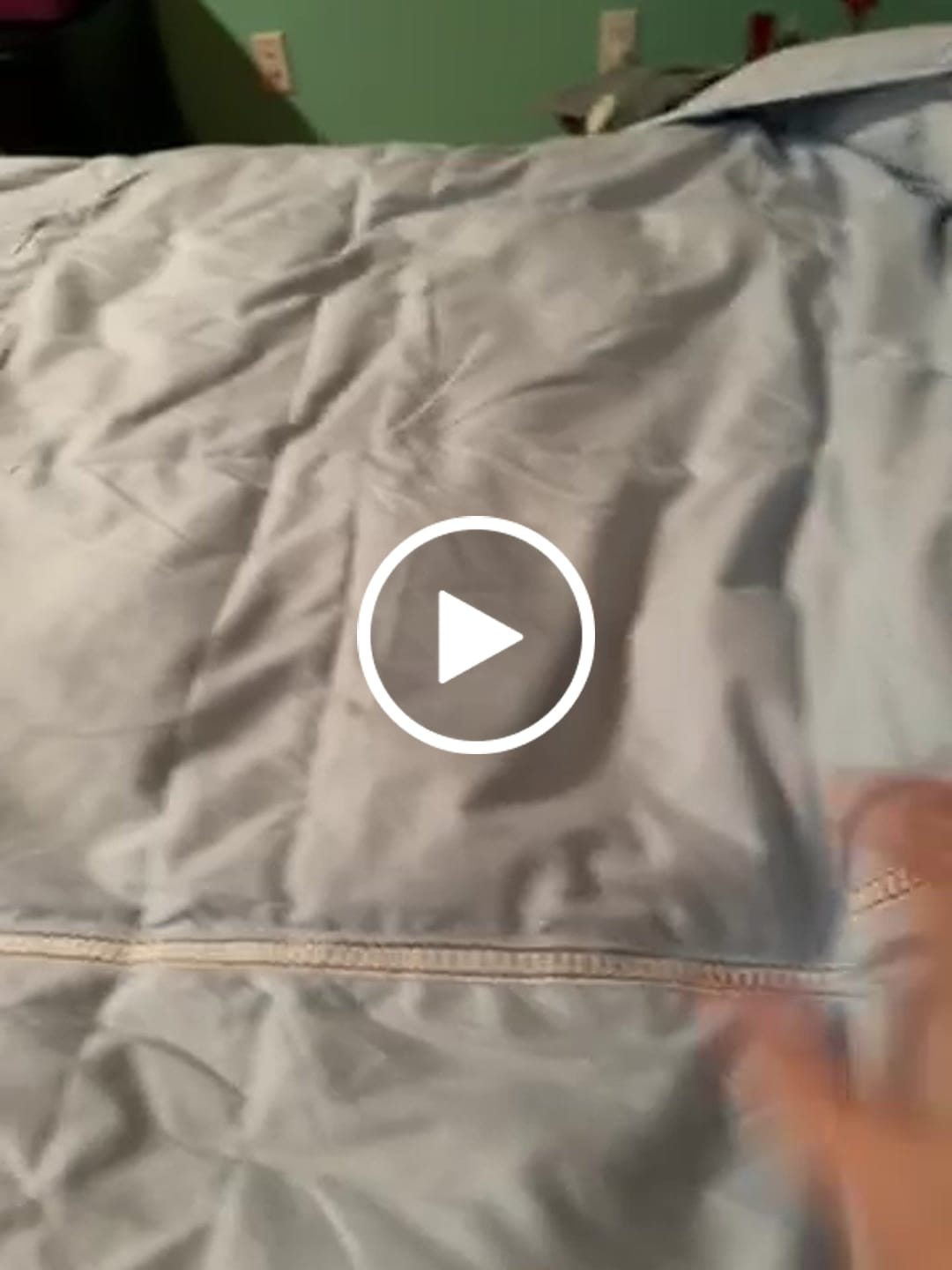 Customer video review of Luxecool™ Ultra-Lightweight Cooling Down Blanket