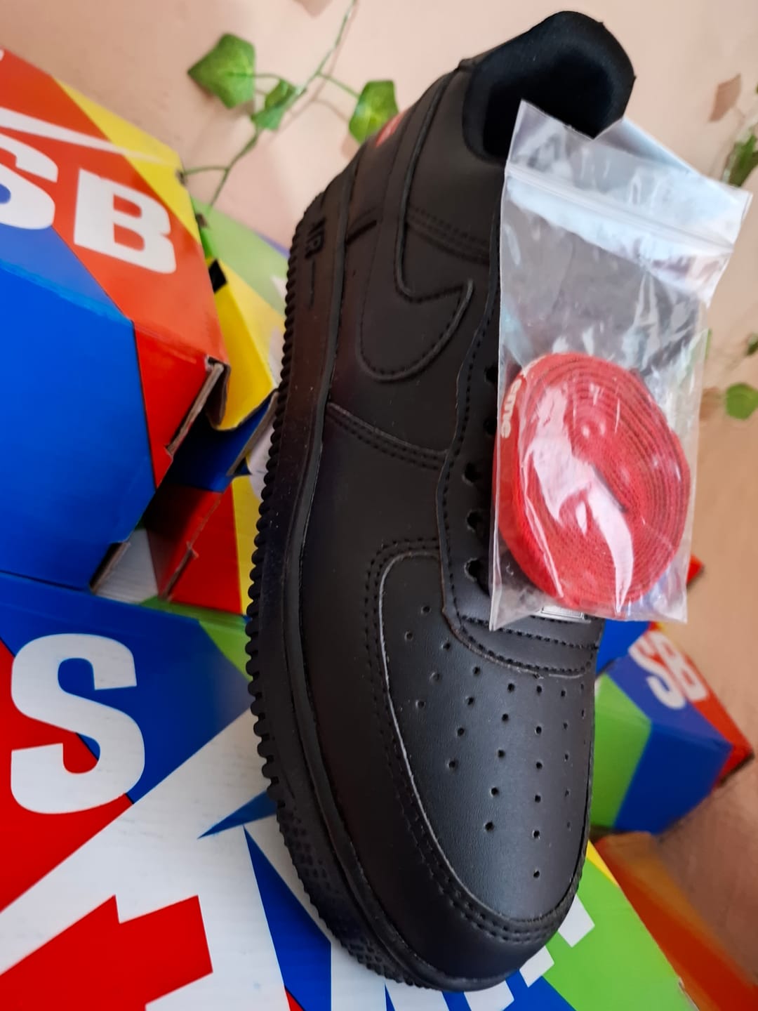 Customer photo review of Tenis Air Force 1 Negro Supreme 1.1 Premium