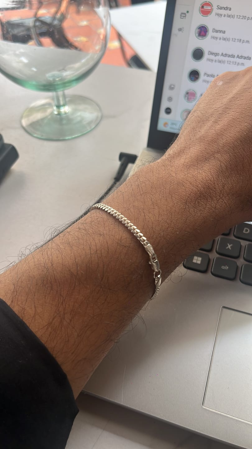 Customer photo review of Pulsera Grumet