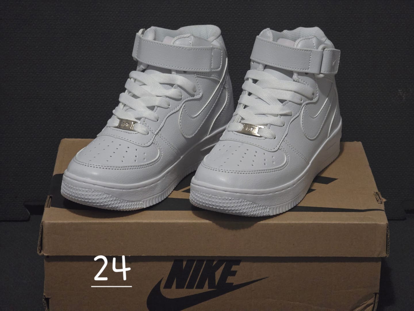Customer photo review of Tenis 841 Blanco Total