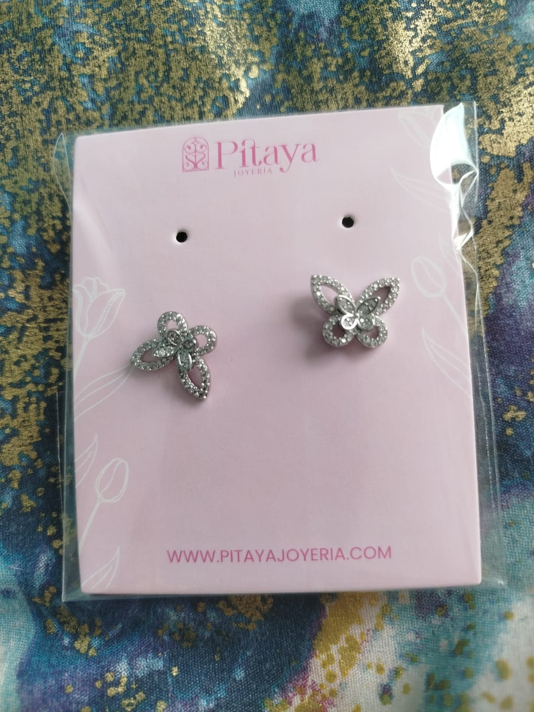 Customer photo review of Aretes  Silver Wings
