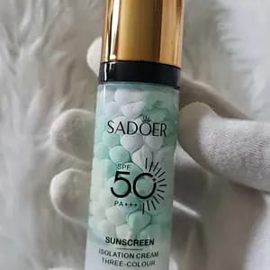 Customer photo review of Protezione Solare SPF 50+ Crema Viso Opacizzante Idratante