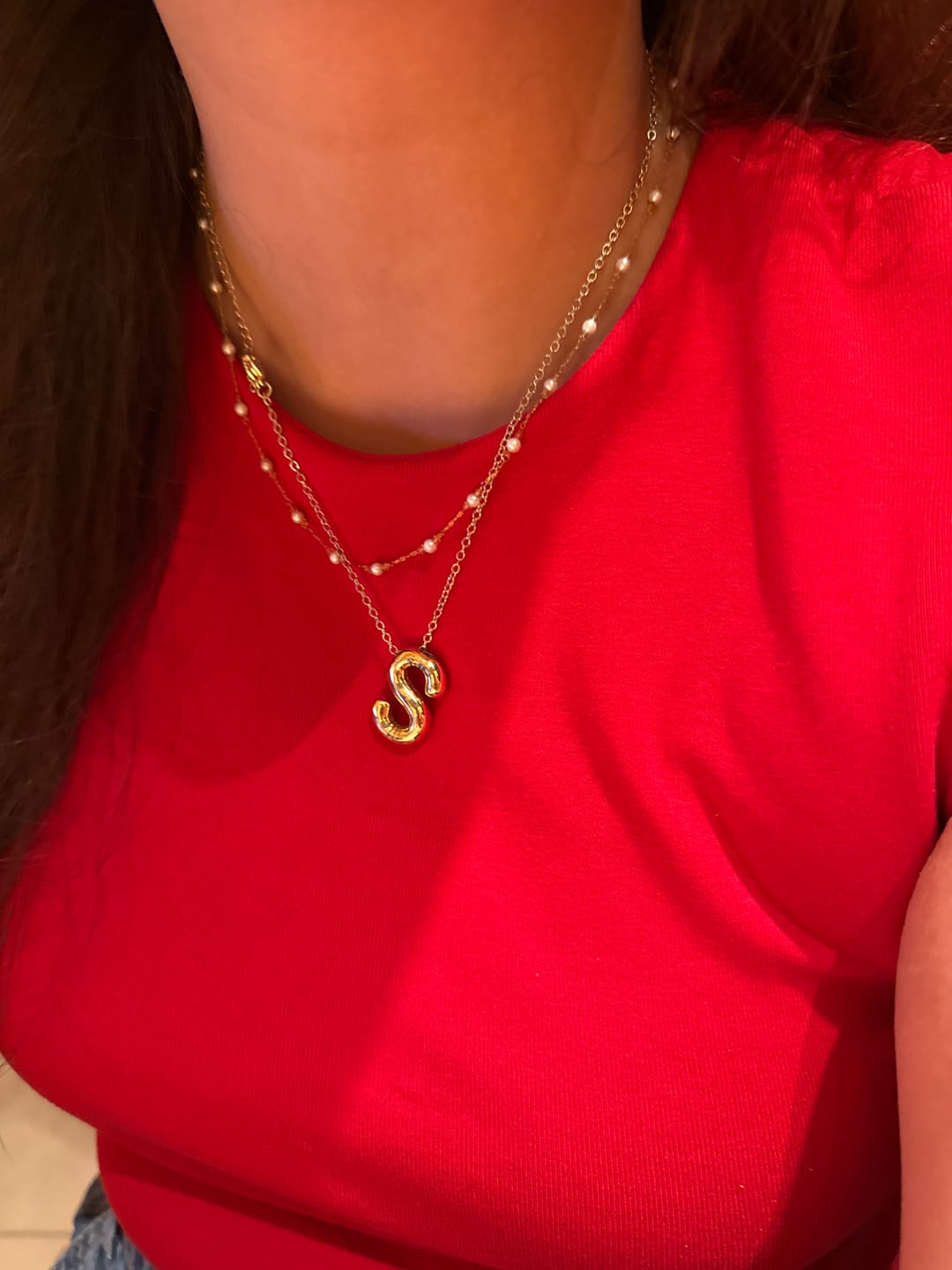Customer photo review of Collar Dorado Inicial Mini Bubble