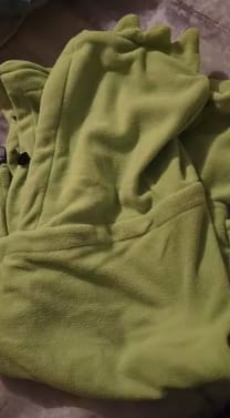 Customer photo review of DracoWrap™ | Manta-portabebés a prueba de viento con capucha de dinosaurio