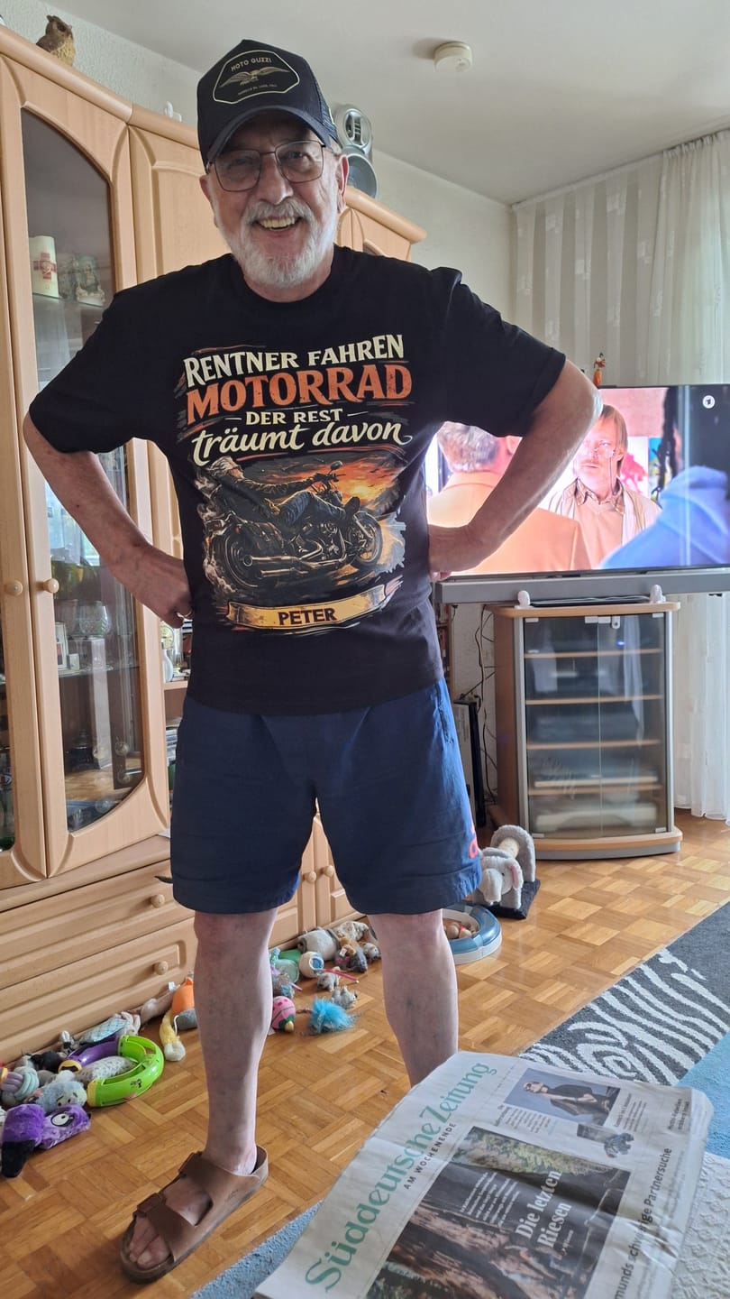 Customer photo review of Rentner fahren Motorrad personalisiert Premium T-Shirt