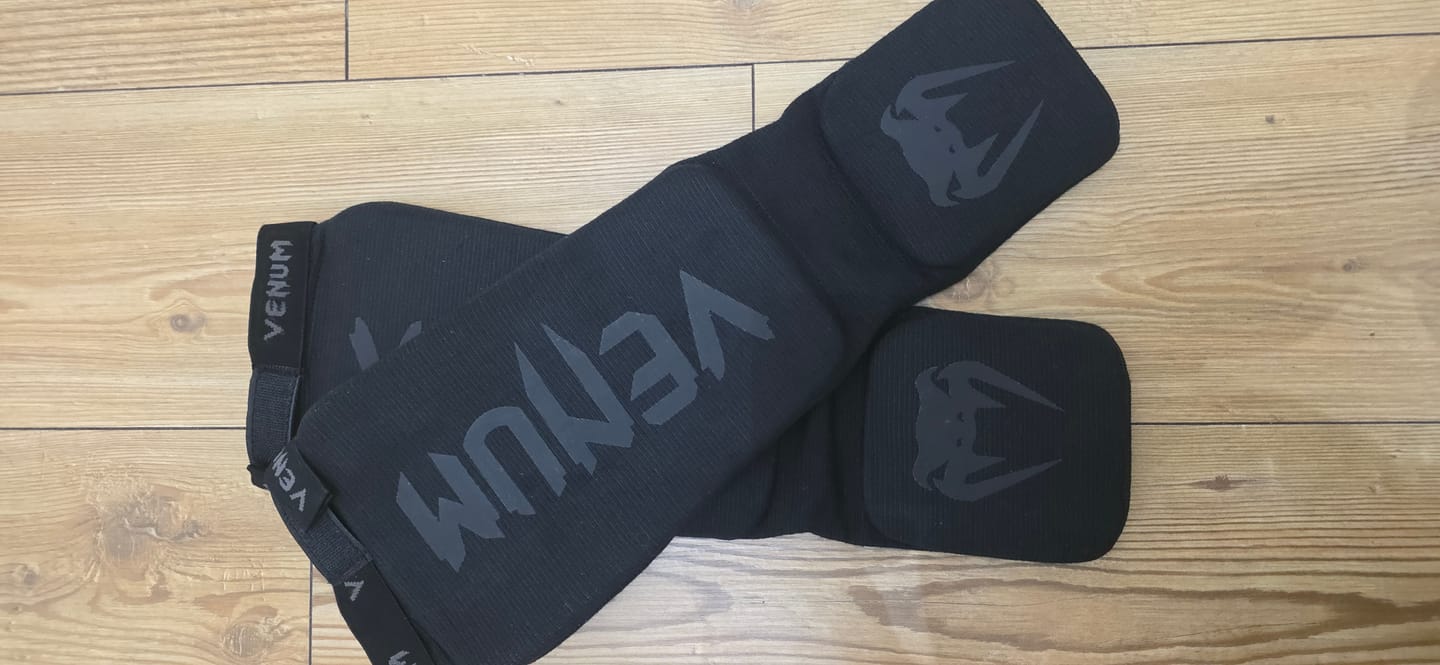 Customer photo review of Venum Scheenbeschermers Kickboks Kontact - Zwart/Zwart