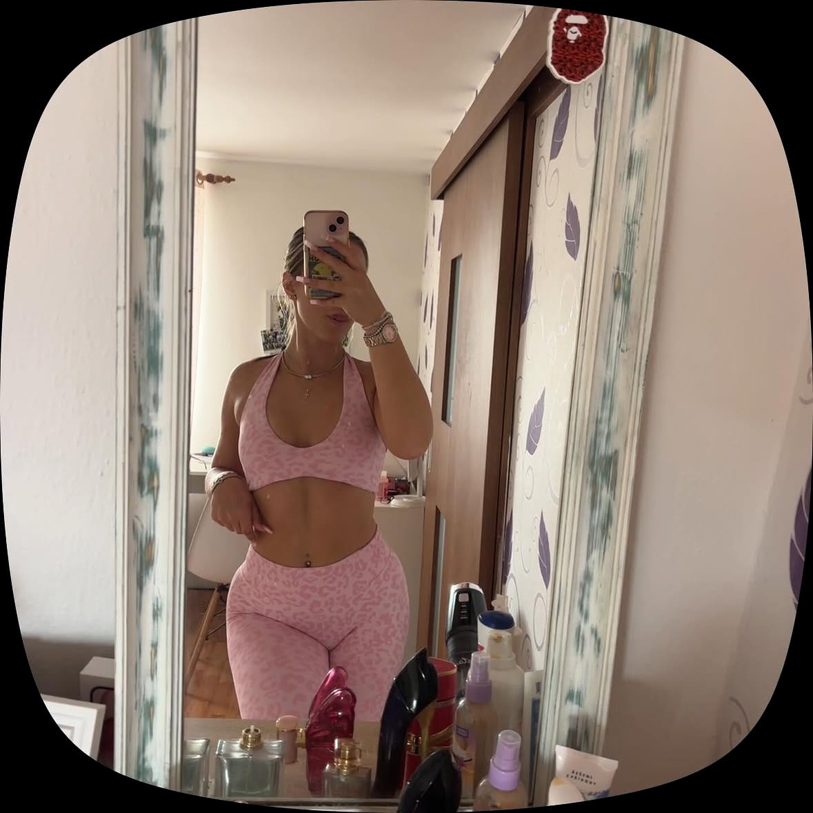 Customer photo review of MOTION SEAMLESS LEO LEGGINGS V2