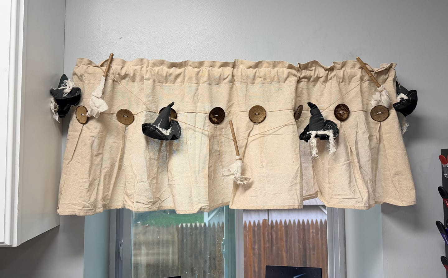 Customer photo review of Fabric Rustic Witch Hat And Broom Garland