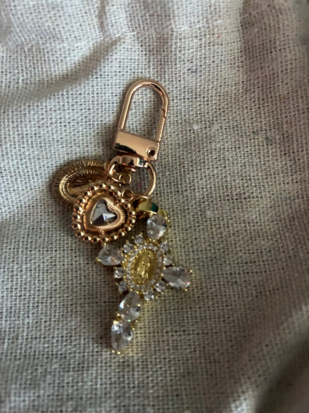 Customer photo review of FREE Today: Our Lady Cross Heart Keychain: Merging Craft with Spiritual Devotion
