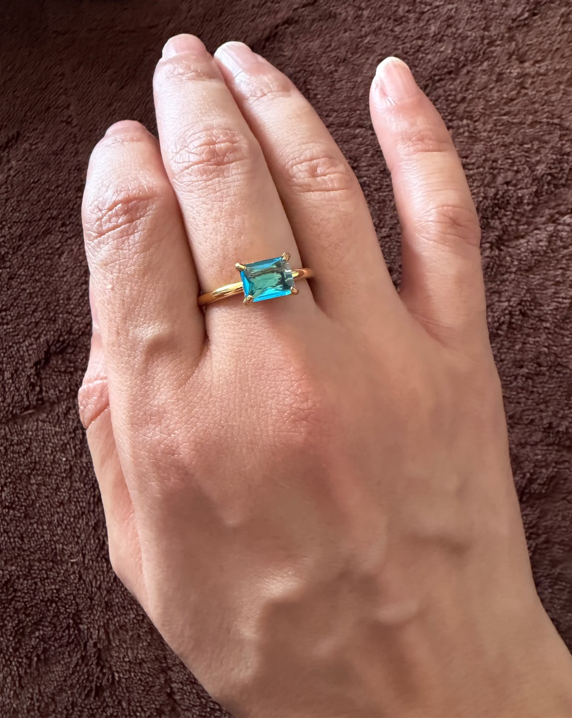 Customer photo review of Anillo Con Zirconia Central Rectangular