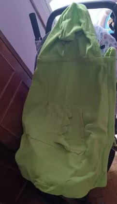 Customer photo review of DracoWrap™ | Manta-portabebés a prueba de viento con capucha de dinosaurio