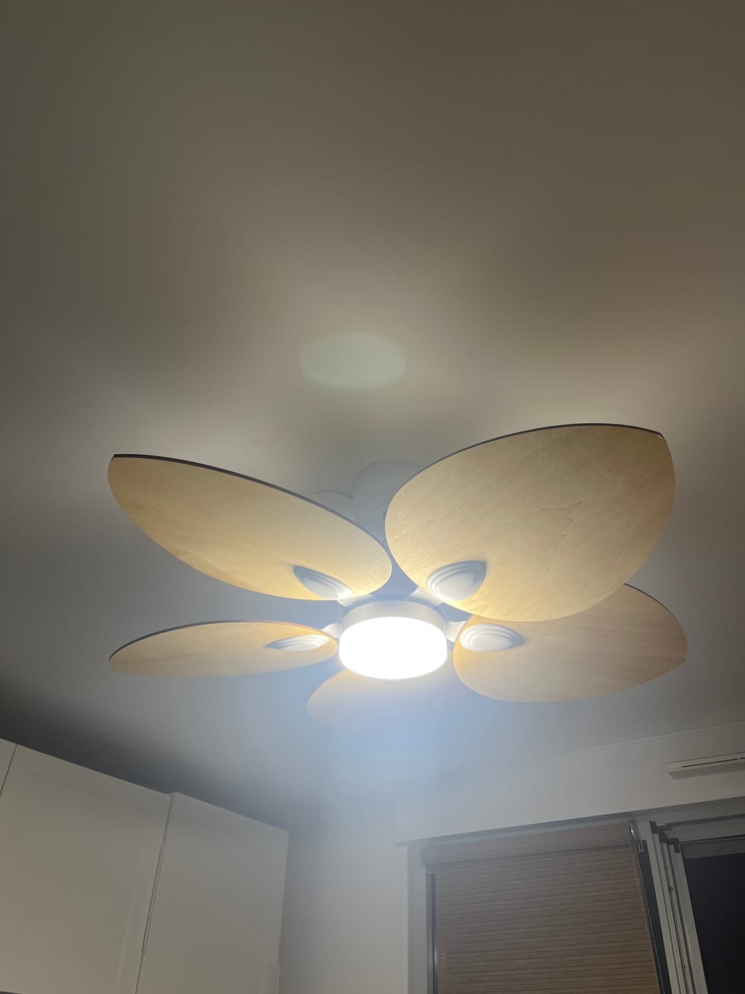 Customer photo review of Dahlia teinté Chêne | Ventilateur de plafond