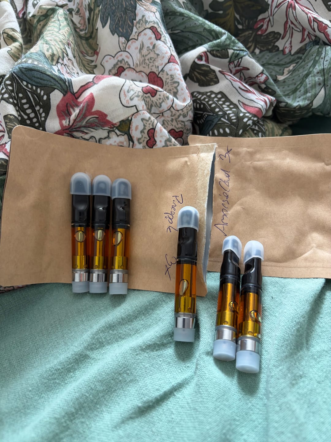 Opinión con foto de un cliente sobre el cartucho para vapeador Amnesia Cloud