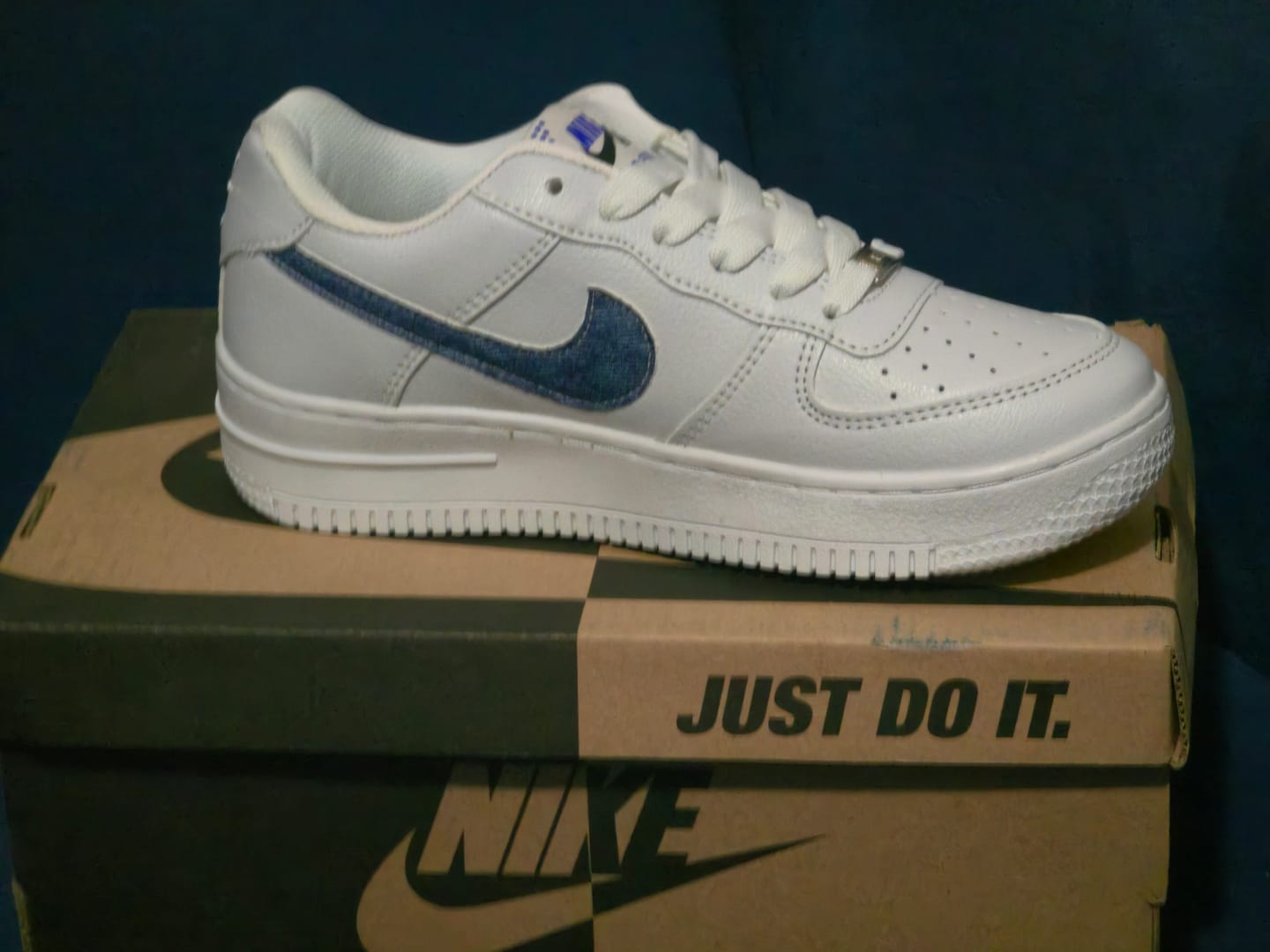 Customer photo review of Tenis 270 Blanco Jeans Marino