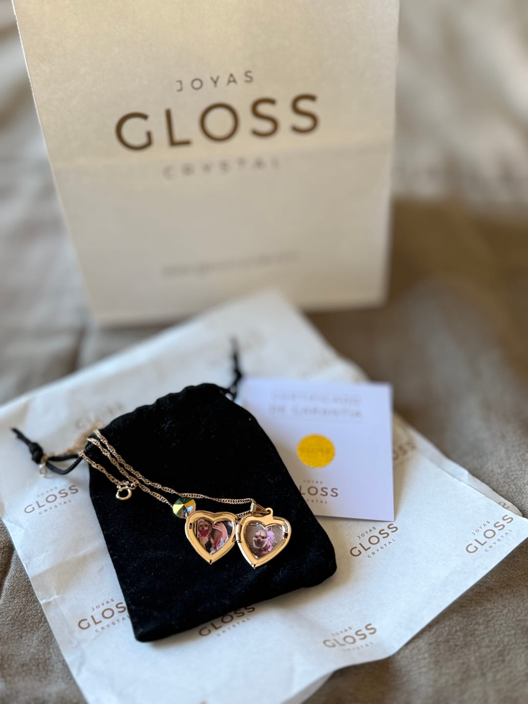 Customer photo review of Collar Relicario Corazón Liso Oro 18k + Swarovski