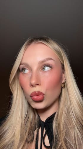Reviewer's naturally defined eyes wearing The Ocean Eye, showing a soft cat-eye look.