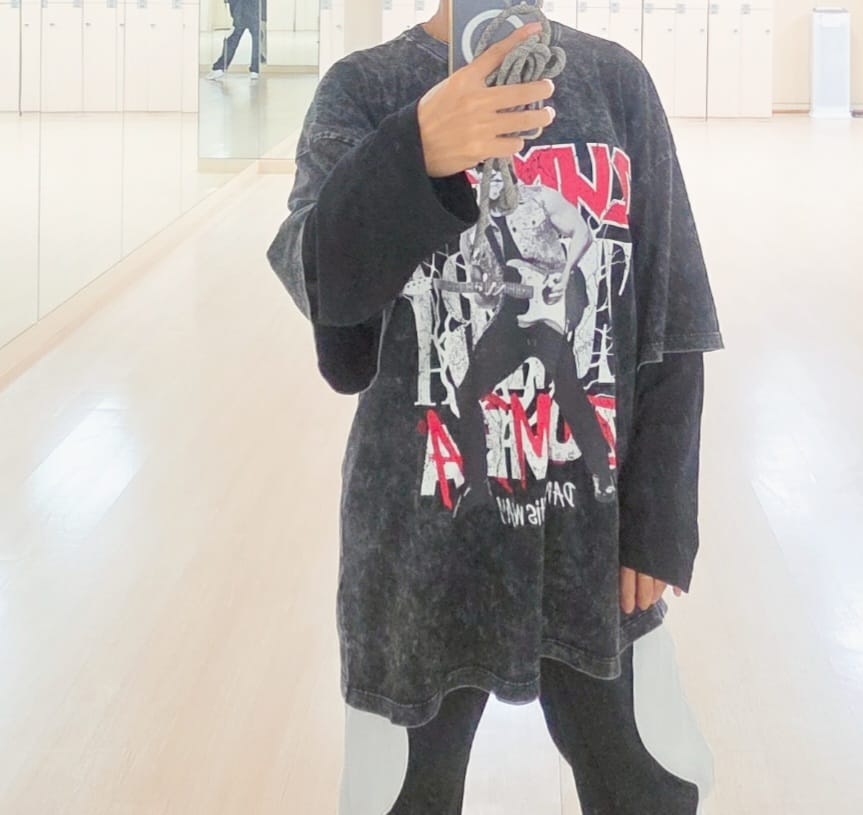 Customer photo review of Rock 'n' Roll Oversized Drop Shoulder Tee - Black