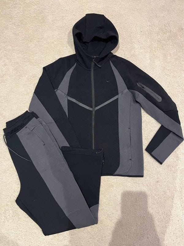 Customer photo review of Nik tech fleece Windrunner noir et anthracite S