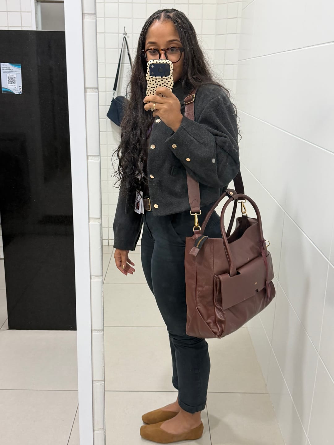 Customer photo review of Bolsa Collab Amanda Couro Adô Cor Marrom Cacau