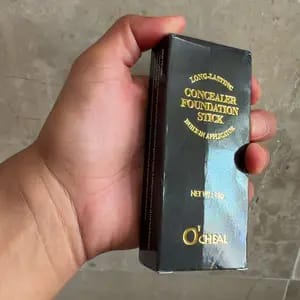 Customer photo review of Base Idratante e Correttore Stick 2-in-1 Formula a Lunga Tenuta