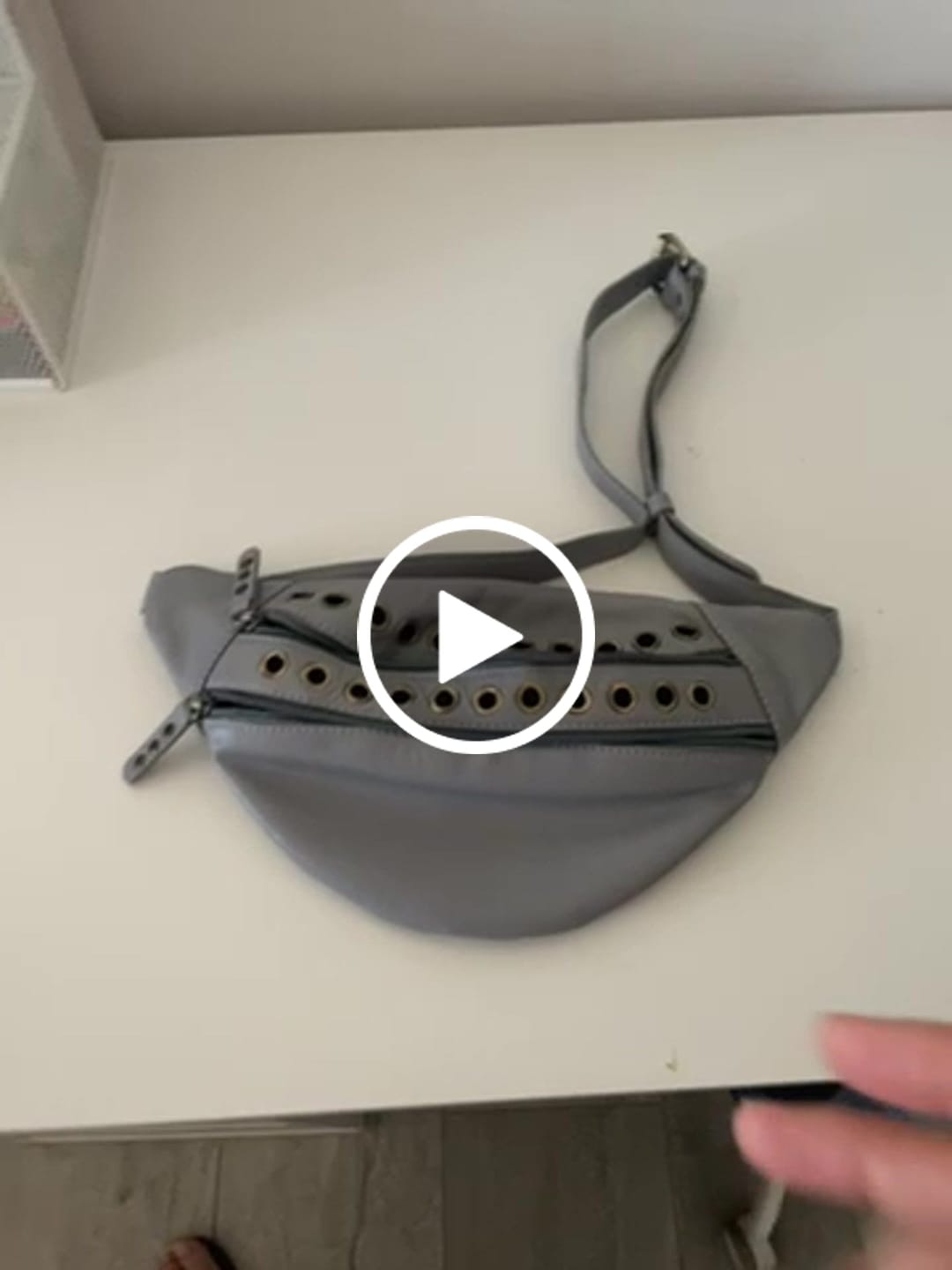 Customer video review of Riñonera "Special Premium RetroChic Grey" · Piel · Pieza Exclusiva Núm. 19466