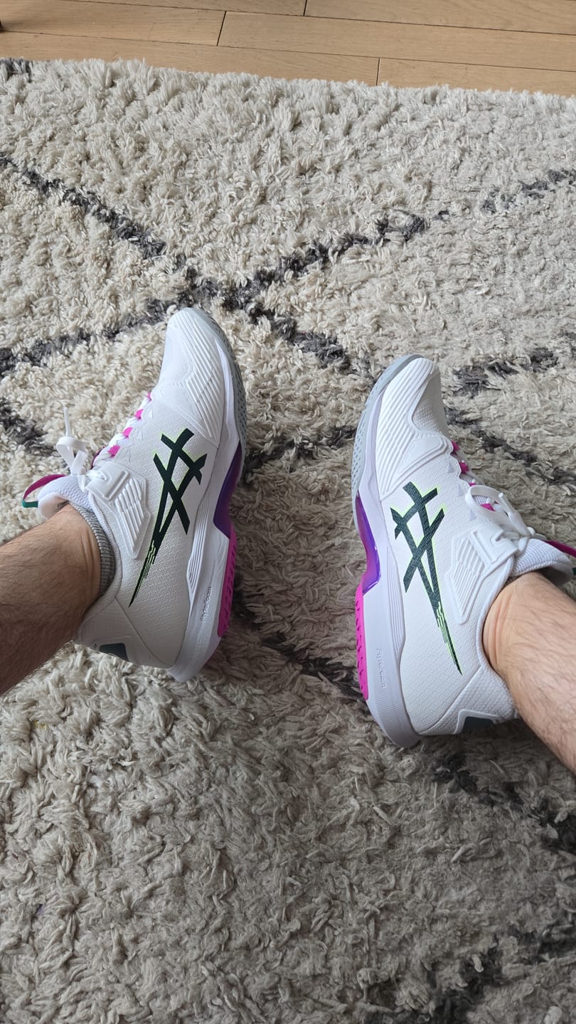 Customer photo review of CHAUSSURES DE TENNIS ASICS SOLUTION SPEED FF 4 BLANC/VIOLET TOUTES SURFACES