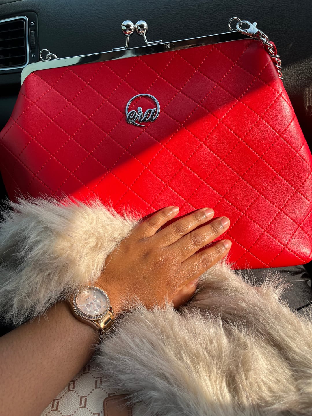 Customer photo review of ERA Oversized Kisslock Chain Bag – Red