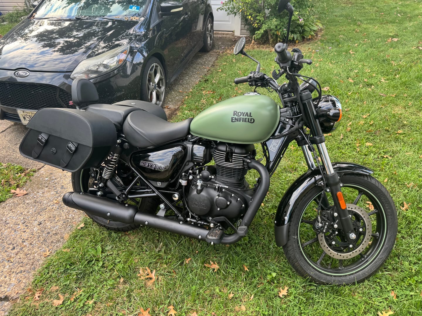 Customer photo review of 28L - Baelor Quick-Mount Medium Royal Enfield Meteor 350 Motorcycle Saddlebags