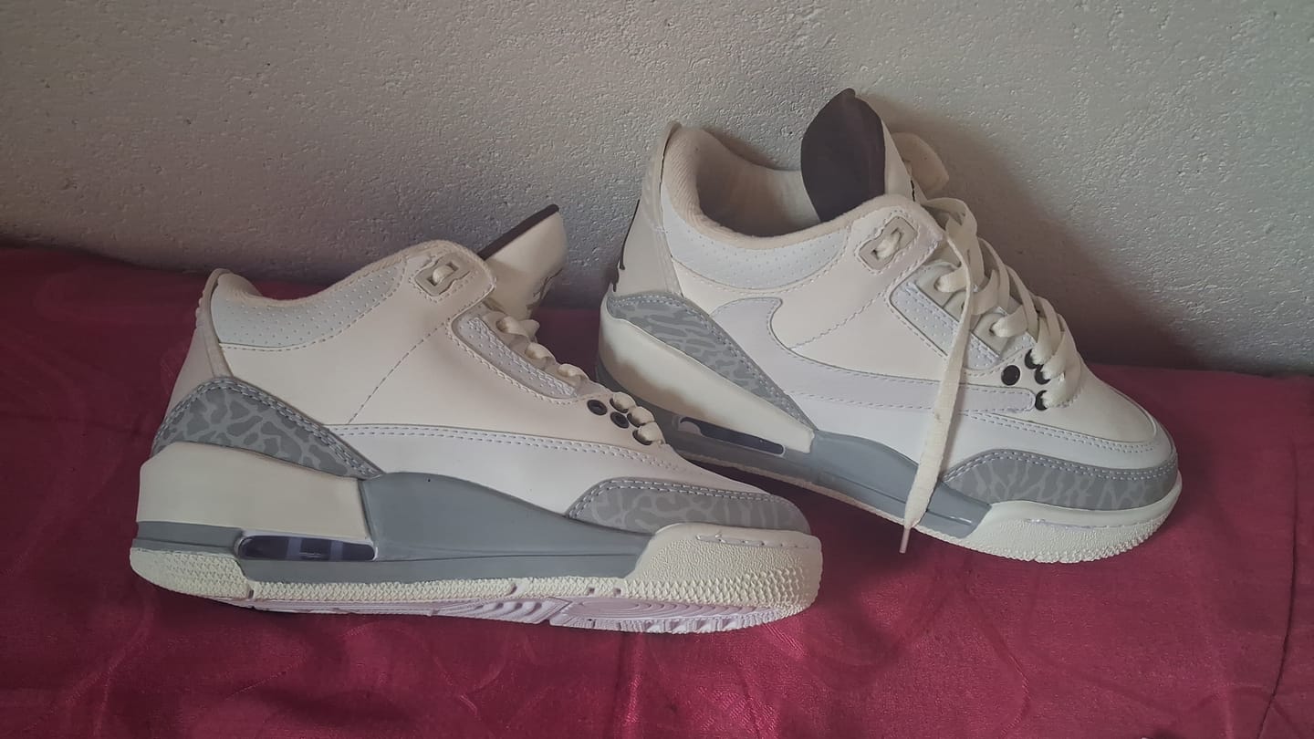 Customer photo review of AIR JORDAN RETRO 3 - TRAVIS CREAM