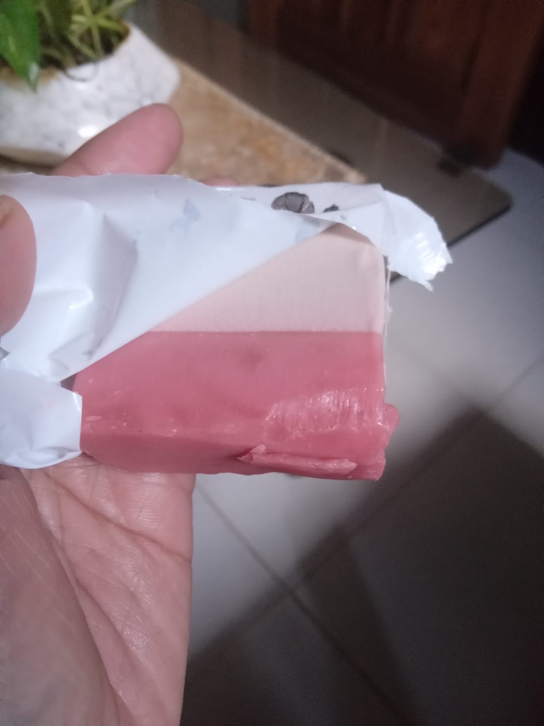Customer photo review of Kavouge Bleaching Soap Whitening Booster Niacinamide Face & Body Care Cleaning Arbutin Licorice Extract