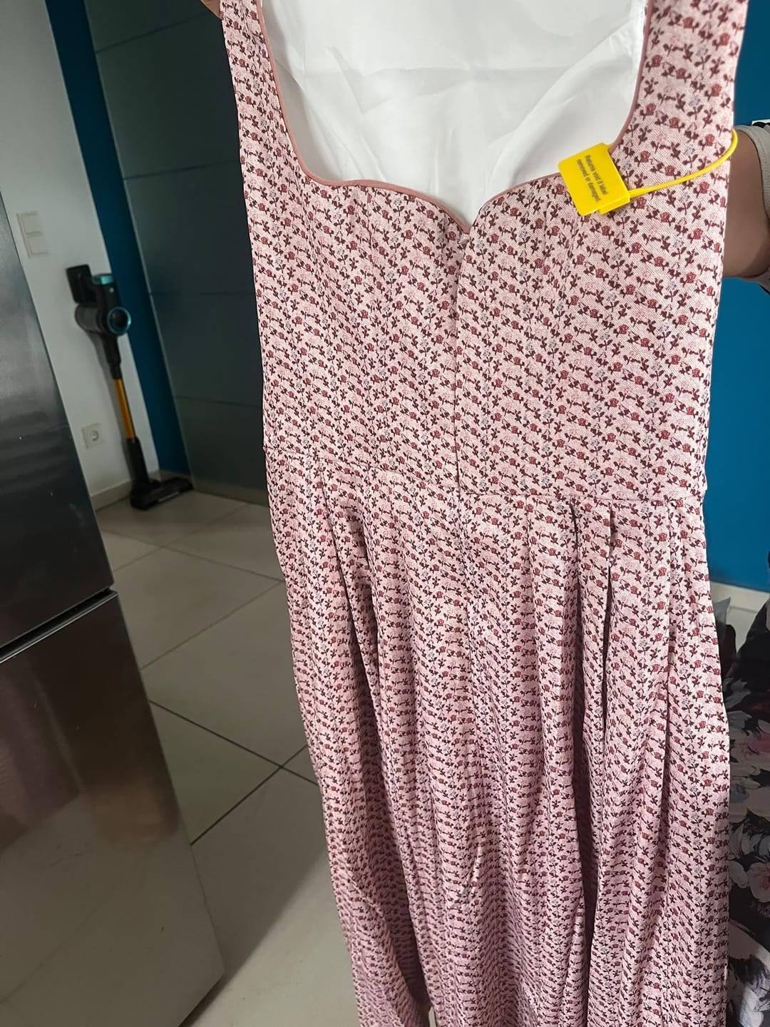 Customer photo review of Rosa Herz-Ausschnitt Reißverschluss Vorne Dirndl