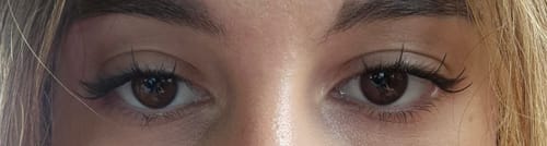 Reviewer's eyes with natural-looking, applied lash segments using the DOUBLE PEN adhesive.