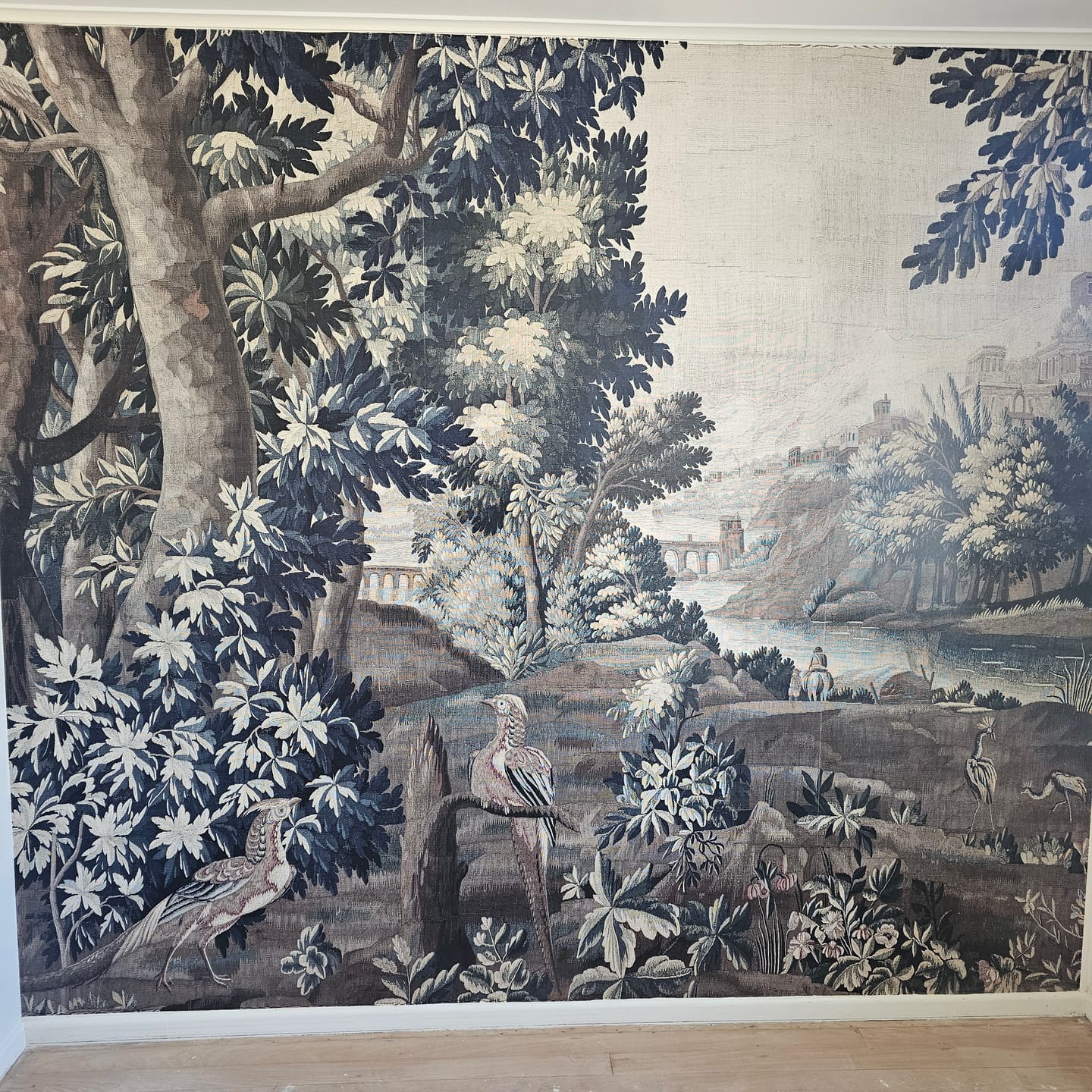 Customer photo review of Gobelin Gallery - Custom Sized Wallpaper Mural (per m2)
