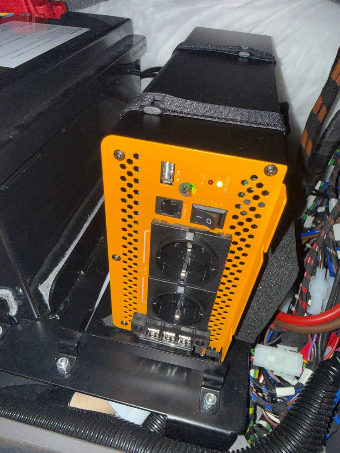 Customer photo review of BougeRV 2000 W 12 V Rein-Sinus-Wechselrichter