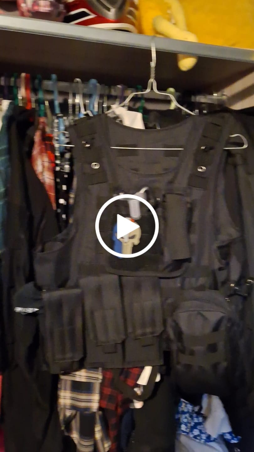 Customer video review of Gilet tactique militaire Airsoft complet