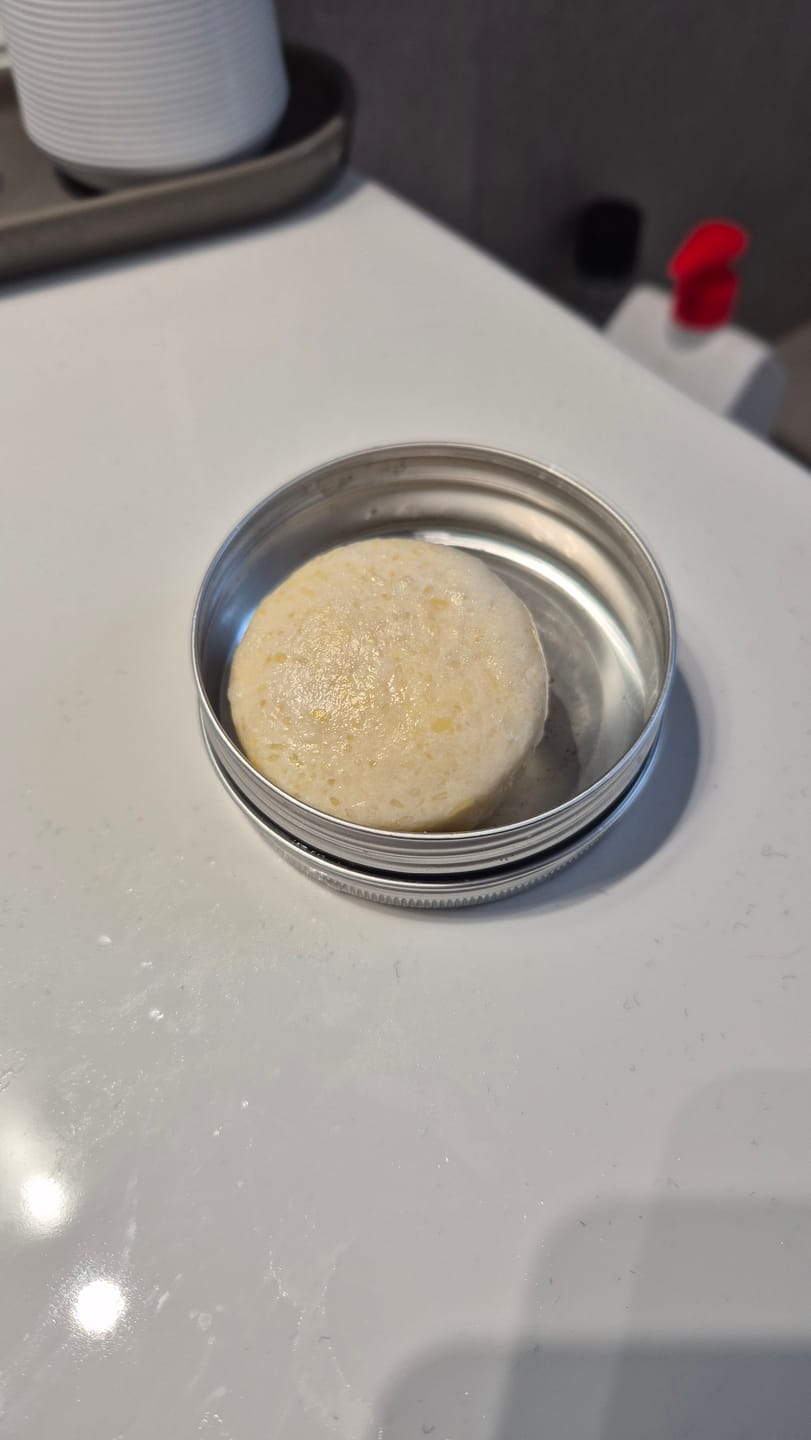 Customer photo review of Shampoo Solido hidratante, cuero cabelludo sensible