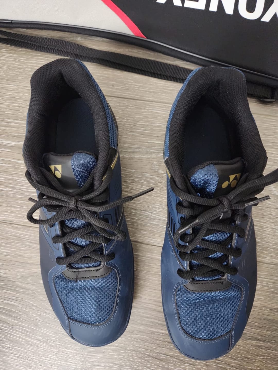 Customer photo review of Yonex Power Cushion STRIDER FLOW Wide Mens [Navy/Gold]
