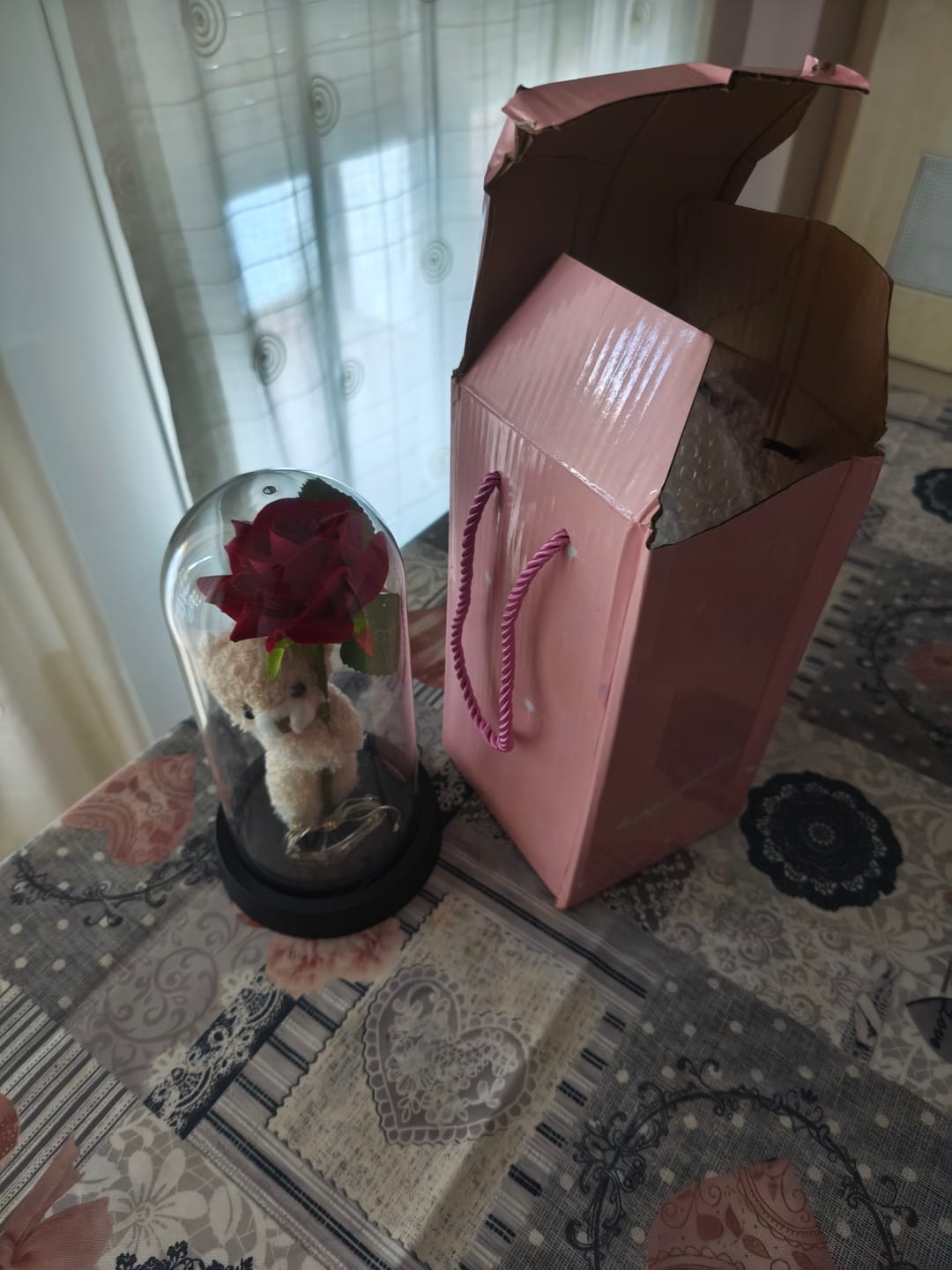 Customer photo review of Osito con Rosa y Corazón luminoso