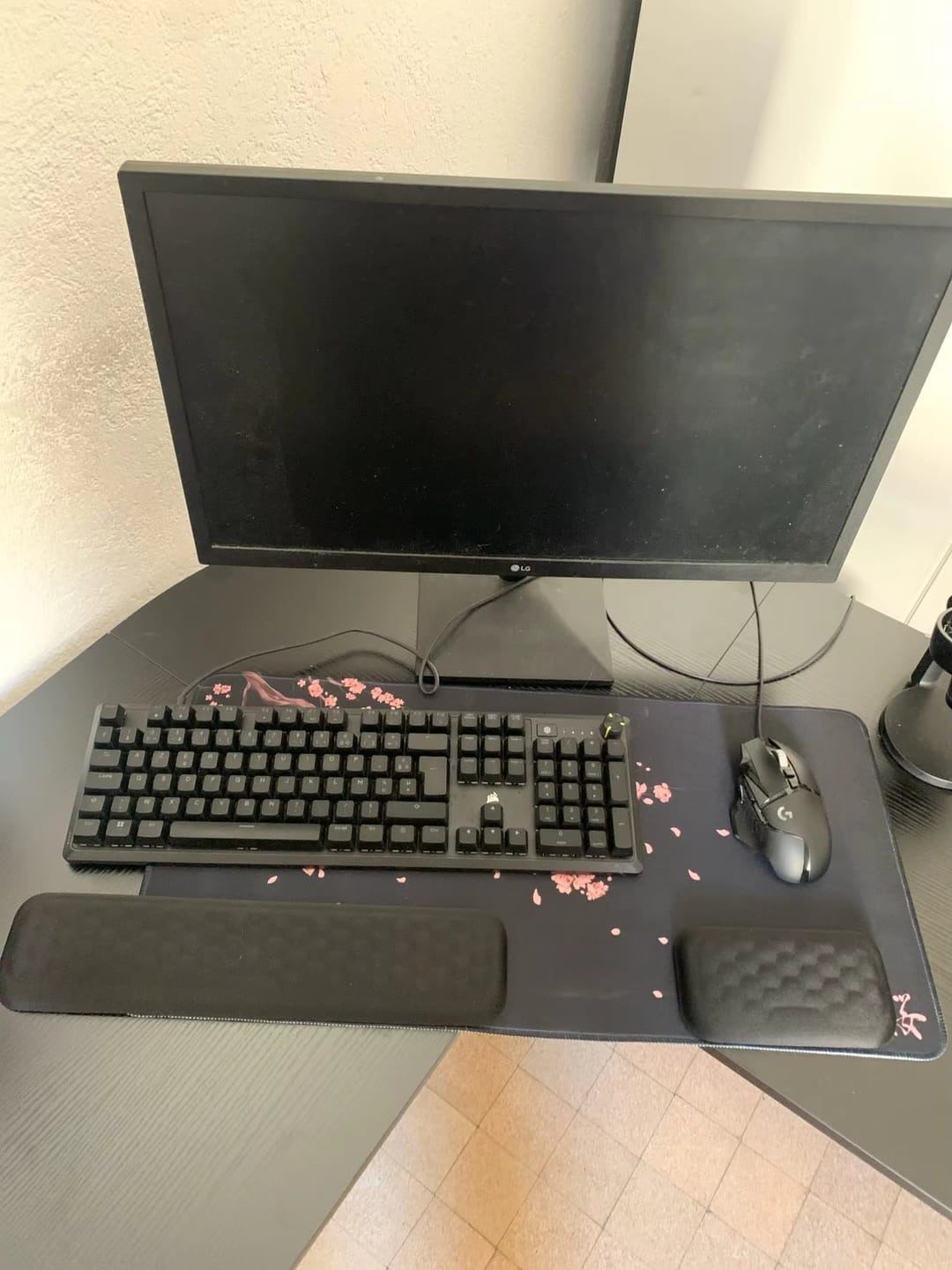 Customer photo review of Wurk Built™ Wrist Deck — The Memory-Foam Wrist Rest Set Engineered for Full-Size Keyboard & Mouse Setups