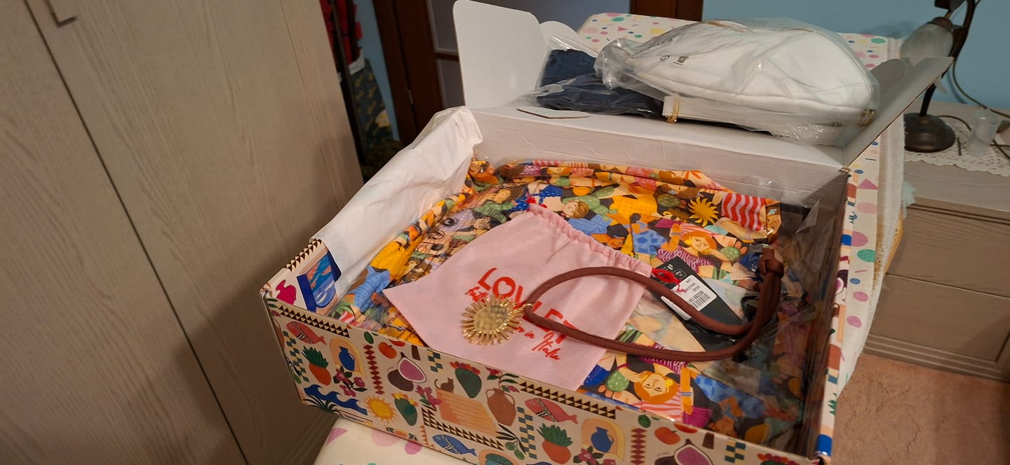 Customer photo review of MYSTERY 📦 BOX ABBIGLIAMENTO E ACCESSORI DONNA [€79]