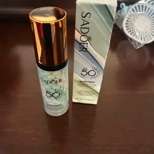Customer photo review of Protezione Solare SPF 50+ Crema Viso Opacizzante Idratante