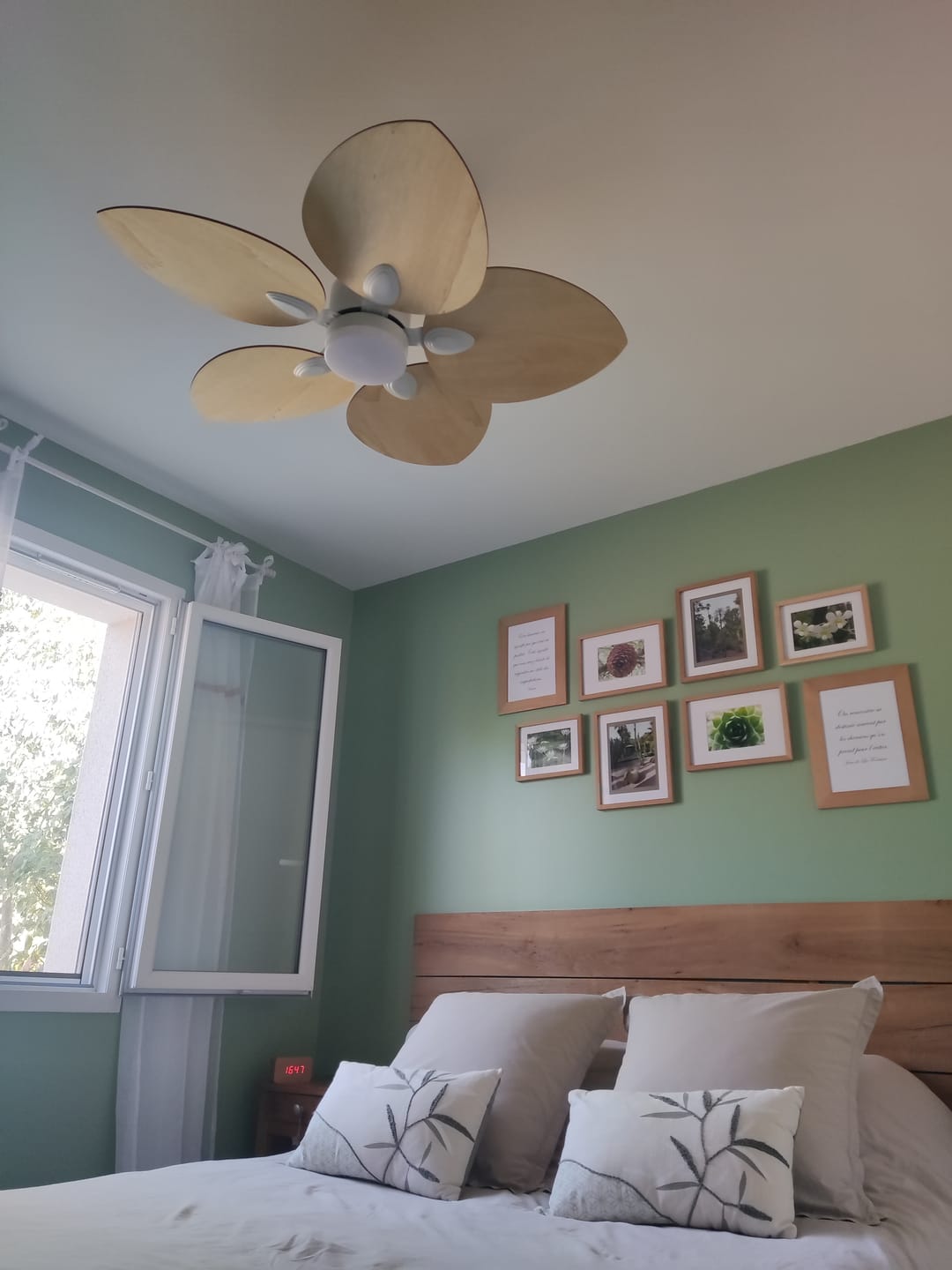 Customer photo review of Dahlia teinté Chêne | Ventilateur de plafond