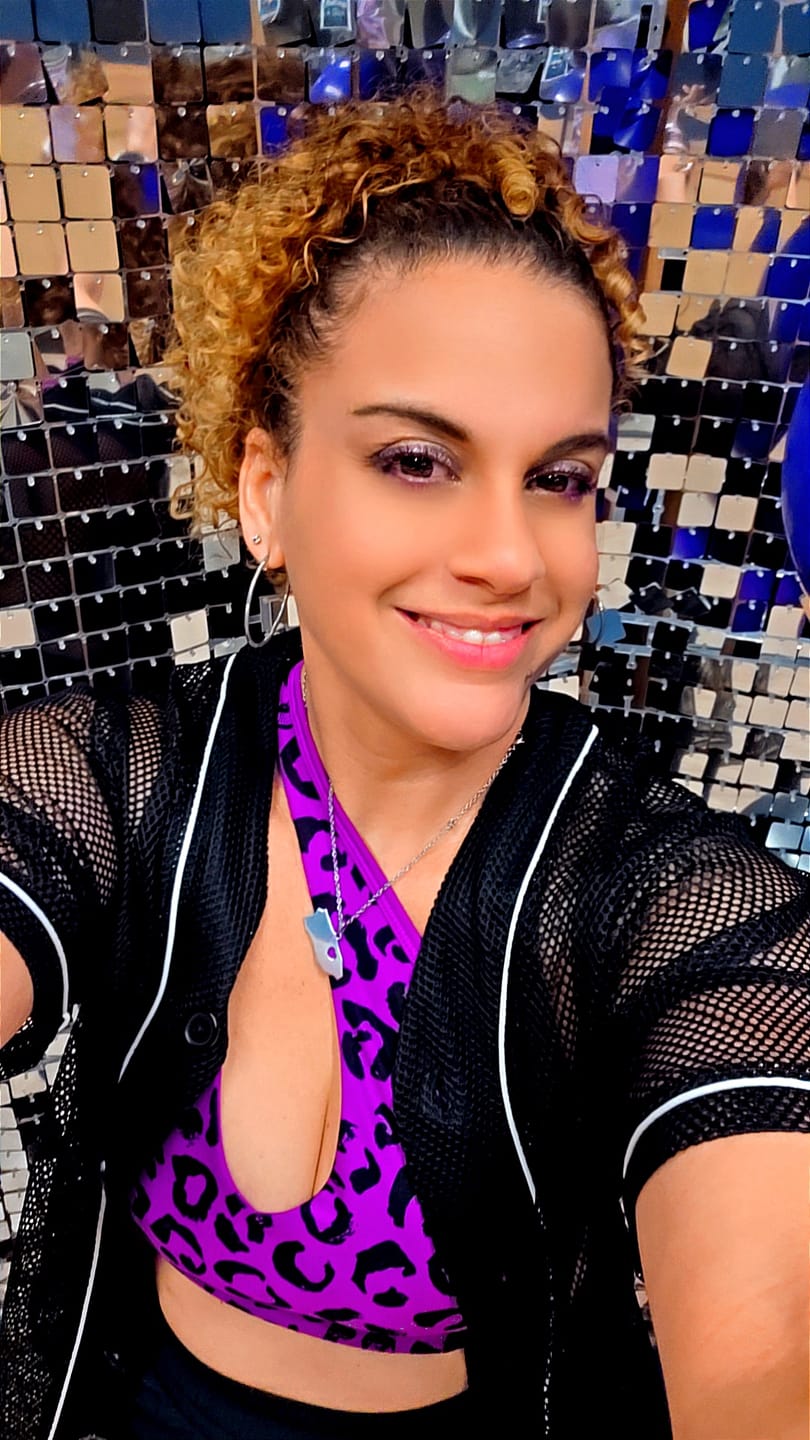 Customer photo review of Ultrabright Reversible ZW Racerback V-Bra