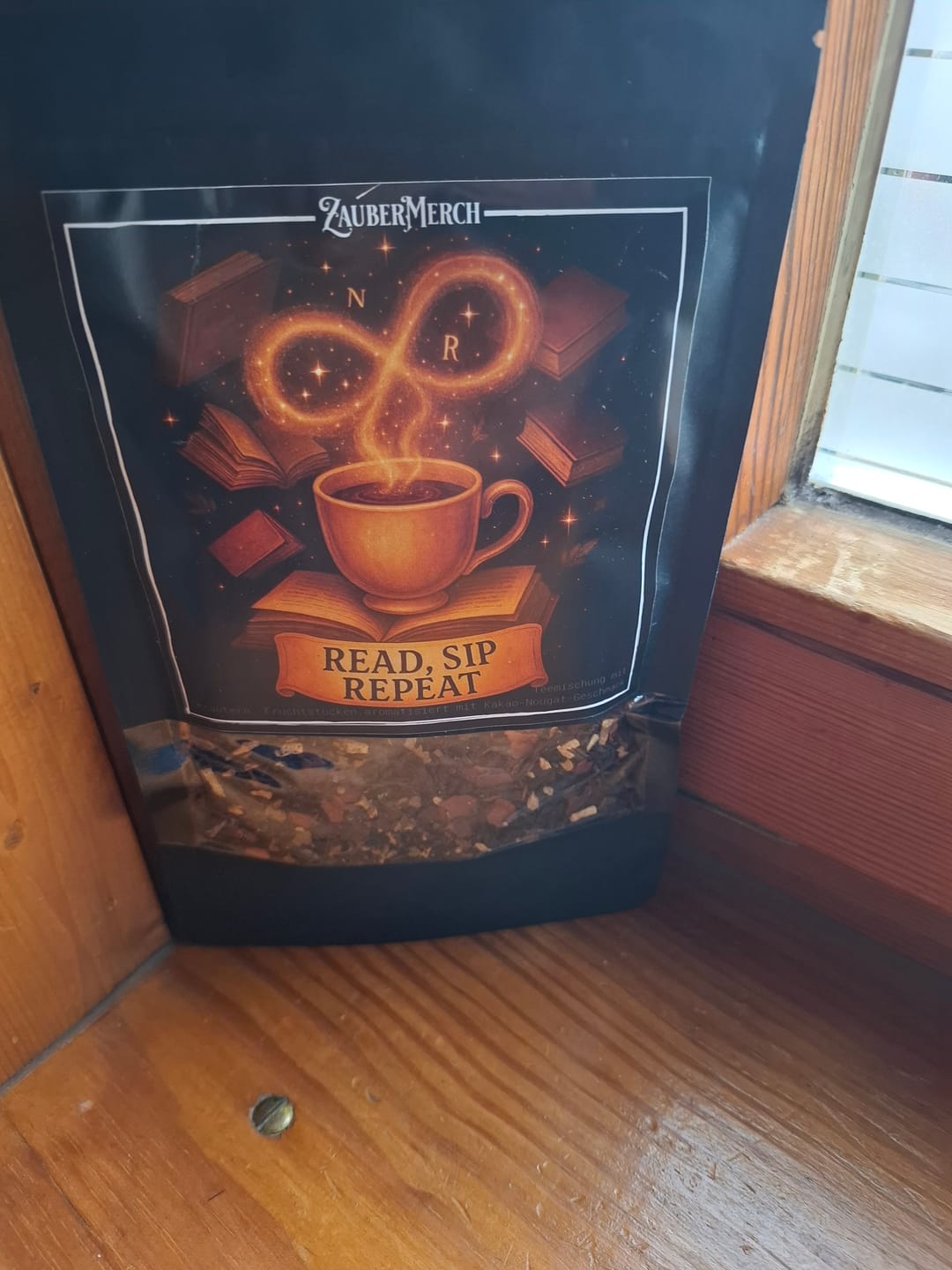 Customer photo review of Read, Sip, Repeat – Pu Erh & Guayusa mit Kakao-Nougat-Geschmack | Limitierter Booklover Tee