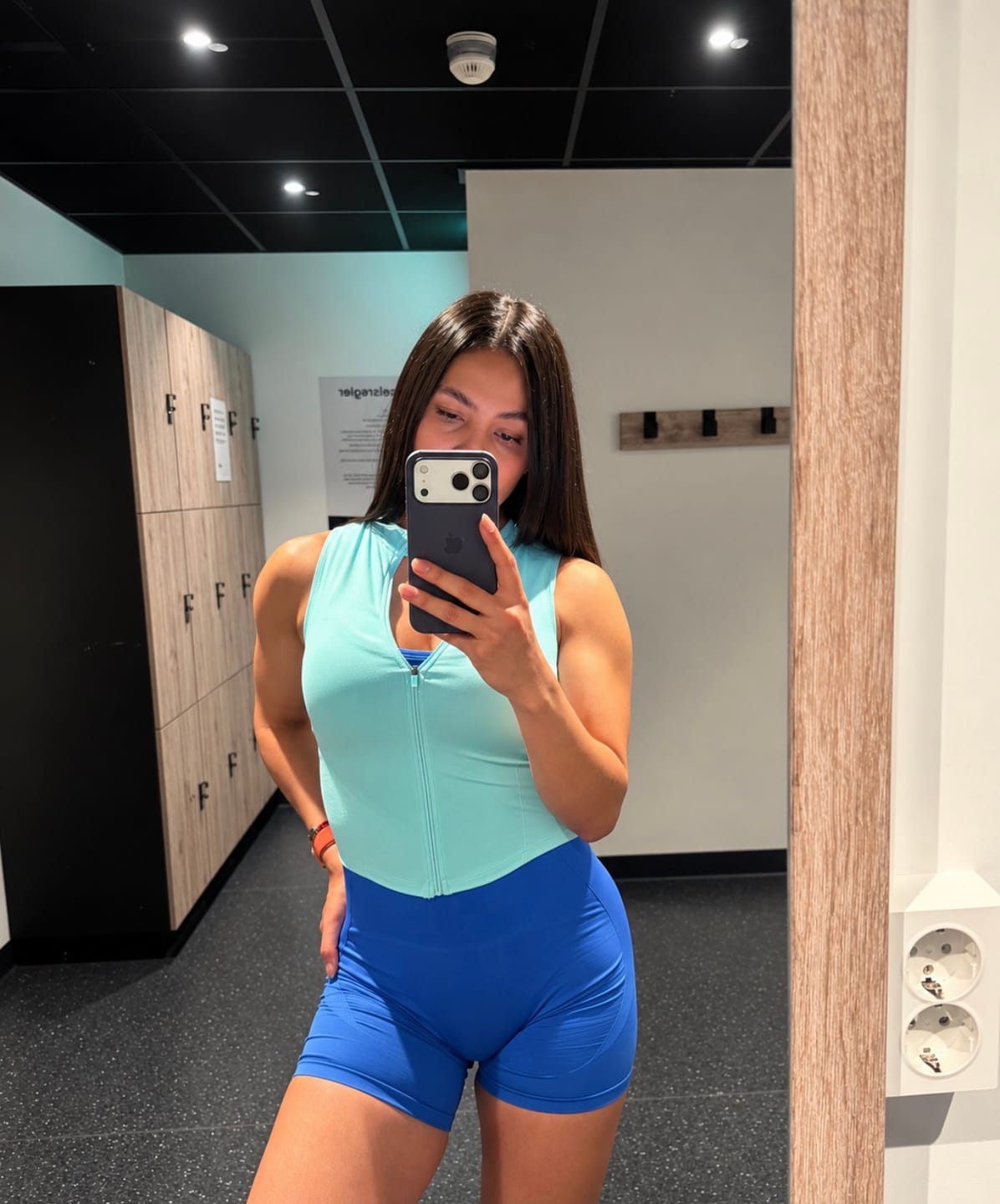 Customer photo review of W4342 - Pulse Seamless Zip Tank