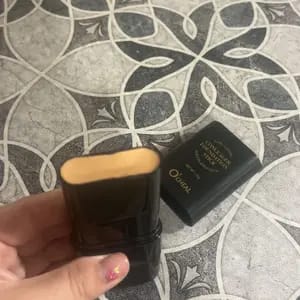 Customer photo review of Base Idratante e Correttore Stick 2-in-1 Formula a Lunga Tenuta