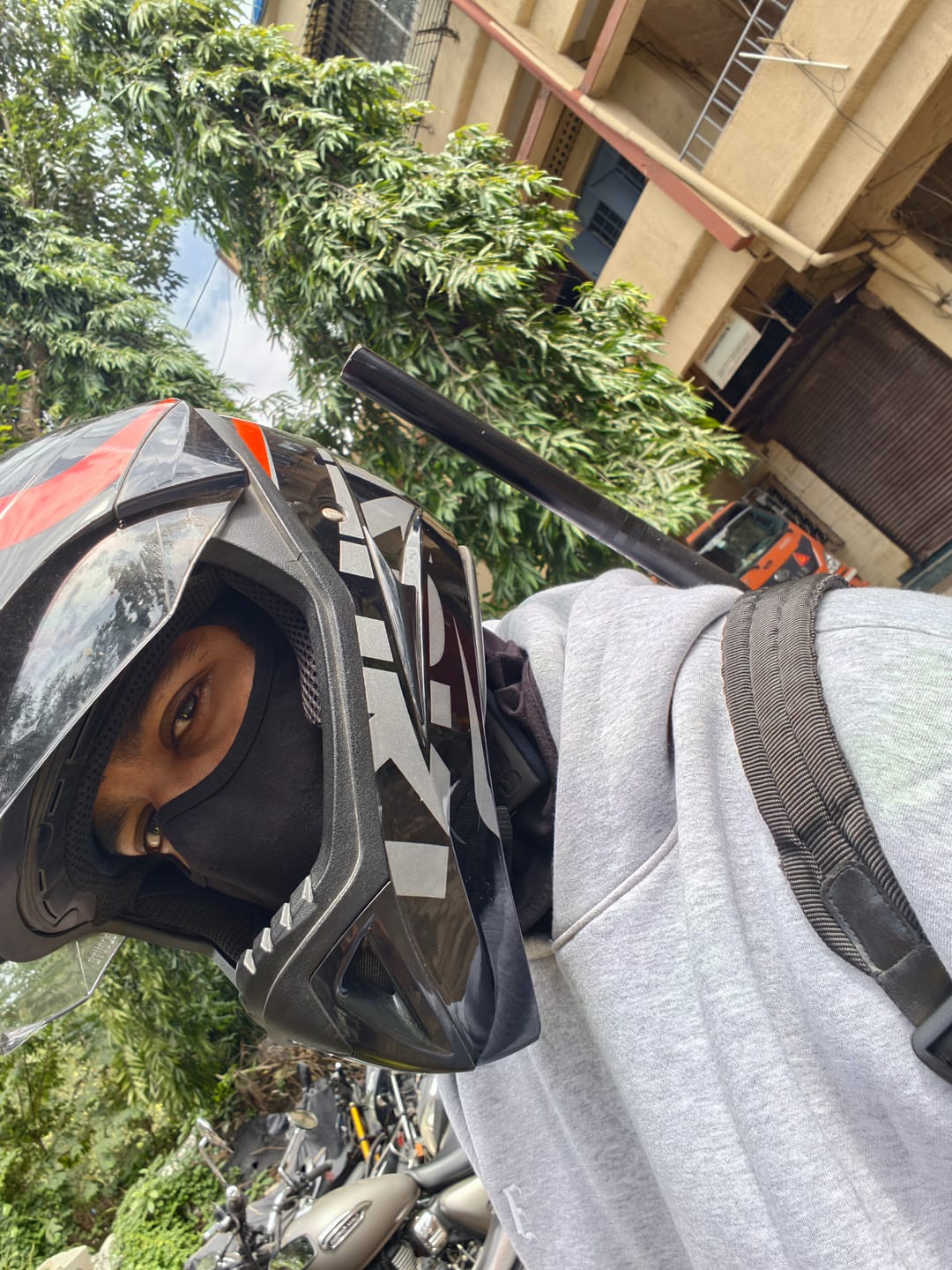 Customer photo review of ESSENTIAL HOODIE GREY
