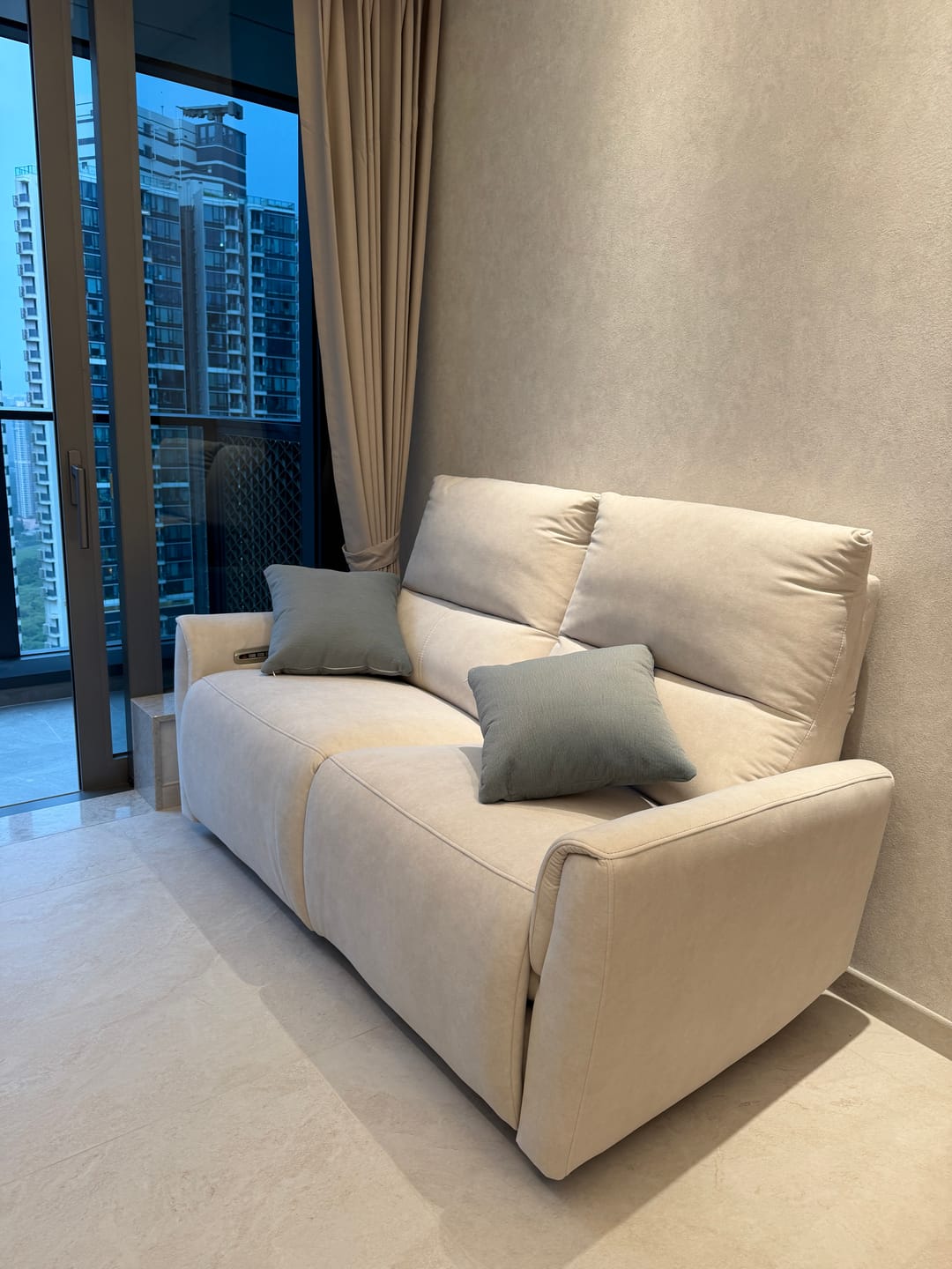 Customer photo review of Oreo六電動零靠牆梳化 | 高人專屬．完美承托！