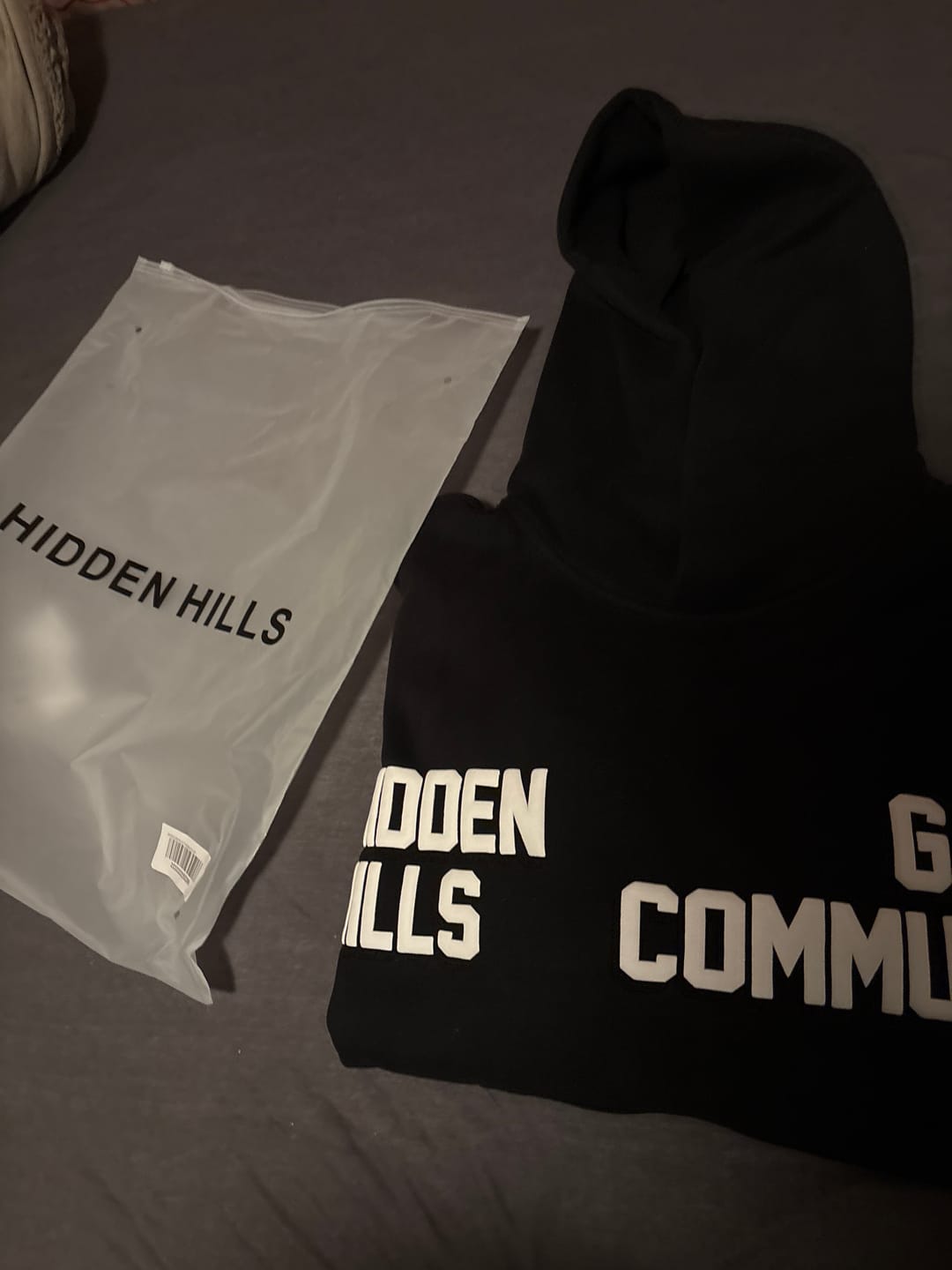 Customer photo review of GATED COMMUNITY HOODIE BLACK